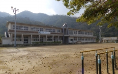 旧池地小中学校